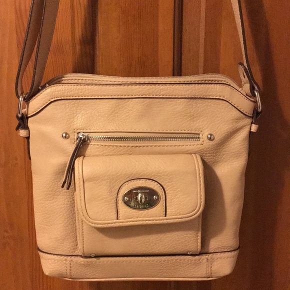 boc Handbags - 🌹NWOT B.O.C Tan Shoulder/ Crossbody Purse